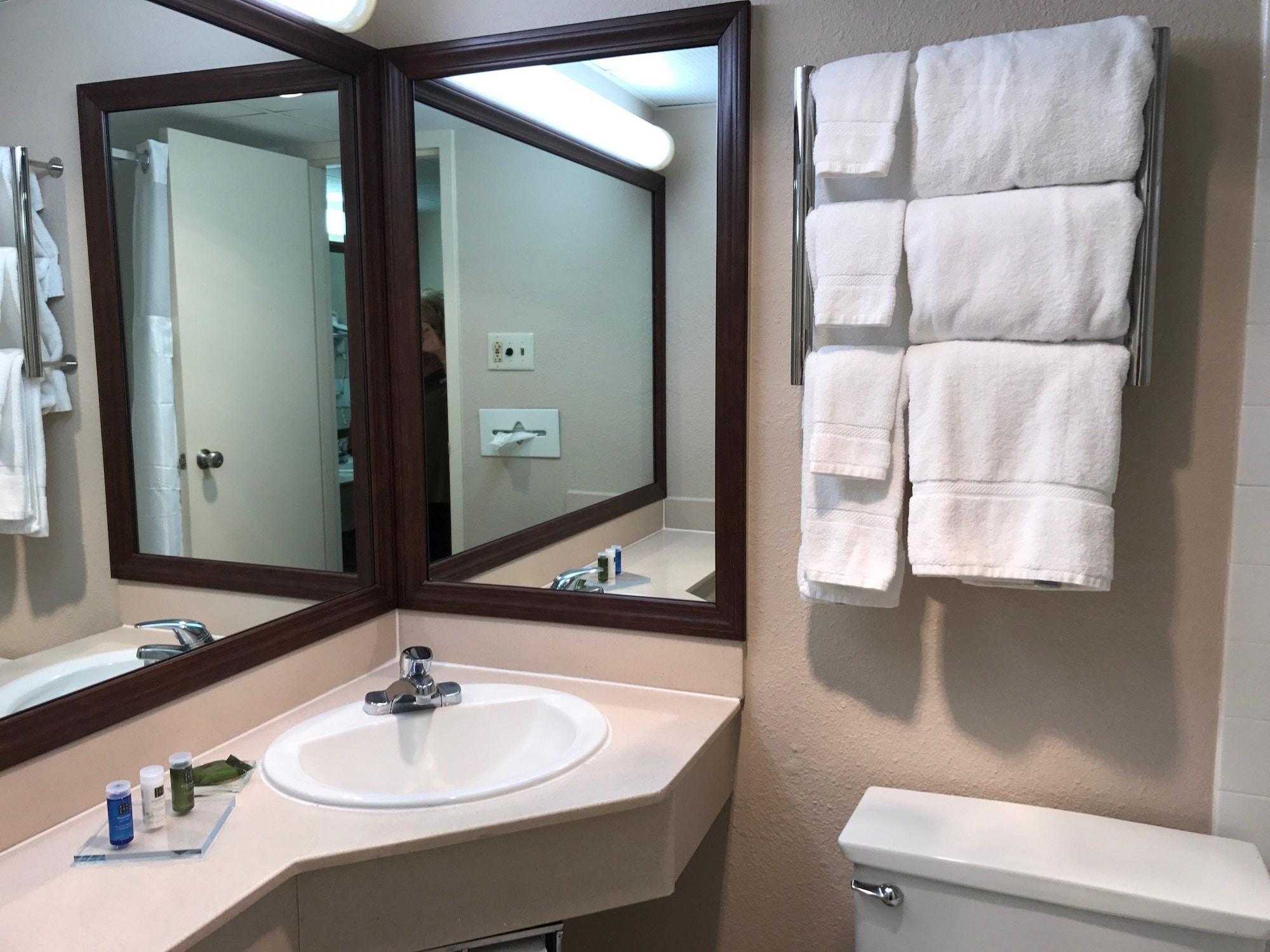 Radisson Hotel Louisville North 제퍼슨빌 객실 사진